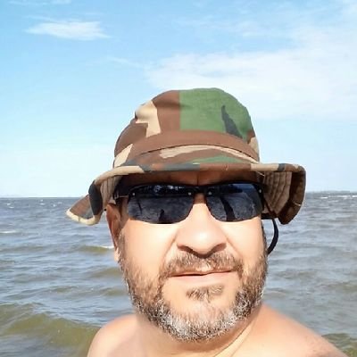 Graduado em História.
Tecnólogo em Administração Pública.