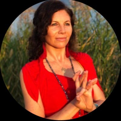 SIANNA SHERMAN is an internationally celebrated yoga teacher, community activator + storyteller. Founder of Rasa Yoga and Mythic Yoga Flow and RITUAL.