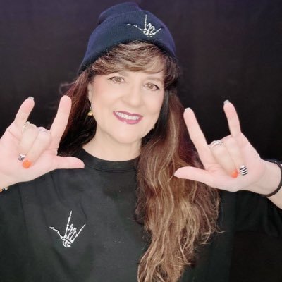 ASLSuzyQ's profile picture. Deaf-Hoh-ASL, Actor💜Survivor, Deaf/Disabled, CRPS-EDS Warrior🎗️Pain Warrior, Advocate, Joshua 1:9, “No one is more hated than he who speaks the truth”- Plato