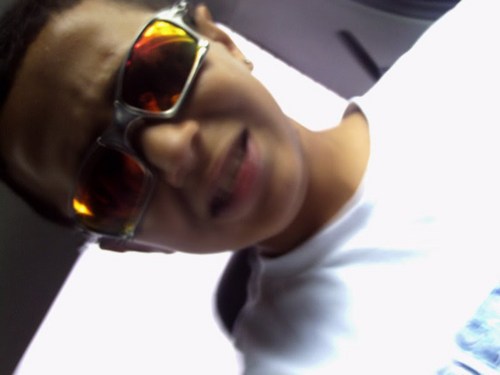 amo futebol , adoro brincar com meus colegas e amo fazer amizades Follow me