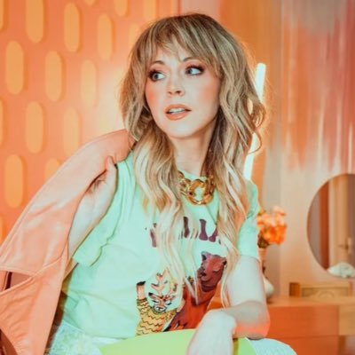 Lindseysti41547's profile picture. this my only private twitter, ticket now out snow Waltz tour