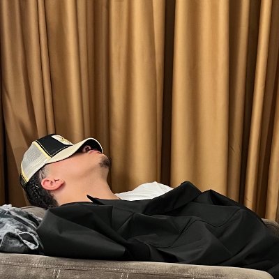 roy_builds's profile picture. chronic personal brand binger