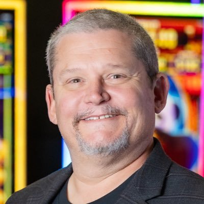 29+ years experience in the gaming industry. Avid Vegas and California sports fan.