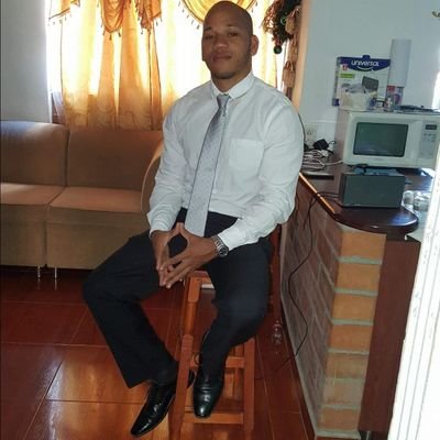 Lic. en edu. Física, Recreación y Deporte. Est. ingeniería en Telecomunicaciones, y actual estudiante de Derecho.