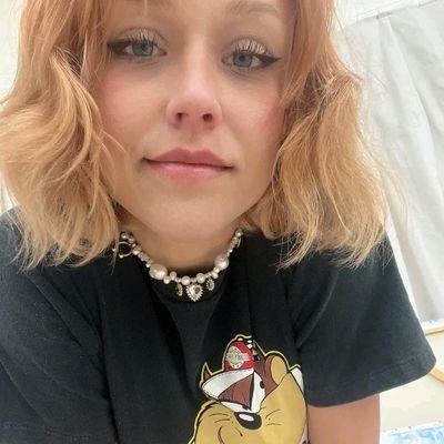 Disponible pour tout vos moments de plaisir payante intéressée n'hésitez pas à me contacter en privé🥰🍆😍