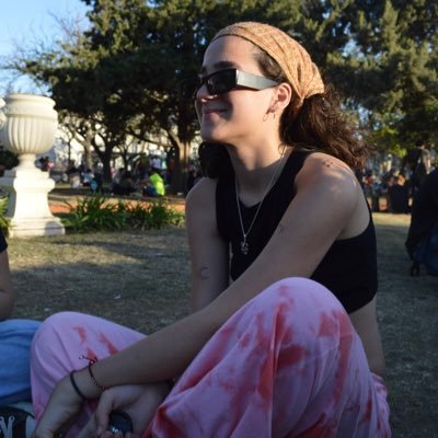 dicommo_'s profile picture. acá lo único que hago es llorar