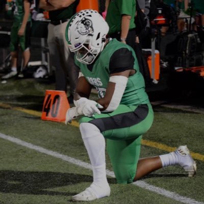 #14 Ranked DE/Edge Rusher (IN) | 2024 | 6’1 240 | 3.3 GPA Triton Central (IN) squat:585 bench:320 clean:245 Courtneydunville7@gmail.com