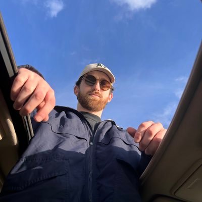 dmfrfr's profile picture. he/him