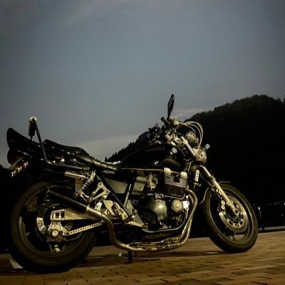 兵庫でXJR400のRH02J乗ってます∠( ˙-˙ )／無言フォロー失礼しますm(_ _)mまた無言フォローも歓迎します👍フォローやRTも容赦なく是非！！ついにInstagram始めました！リアルにバイク友達も募集してます☞https://t.co/x9C5BFQ1B5