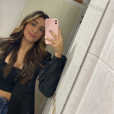 FabianaPimient4's profile picture. A veces pierdo mi tiempo en Twitter