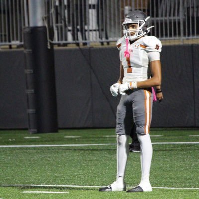 Alvin HS c/o 2024 …… CB/WR 6’2 170 …… 4.6 -40 yd #JPND Honorable Mention All District DB