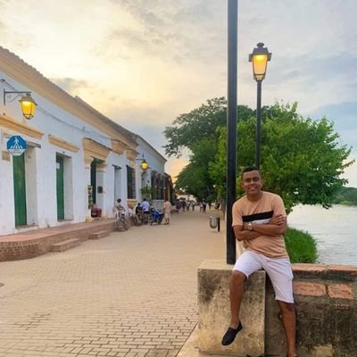 |Poeta aficionado| Lector medio| Momposino🕍🔝| Dios♥