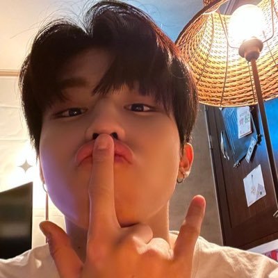 heart eyes only for Park Jeongwoo 🤍