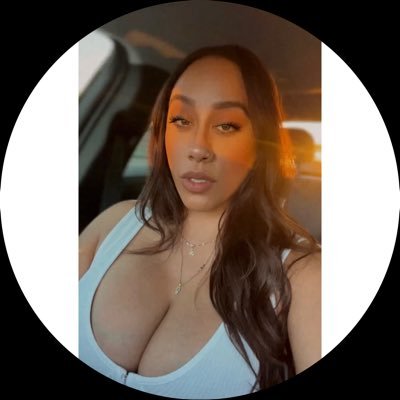 Evilqueenari's profile picture. short men seek else where.