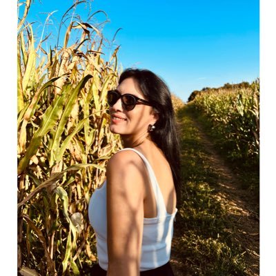 ezgiylmzlr's profile picture. 