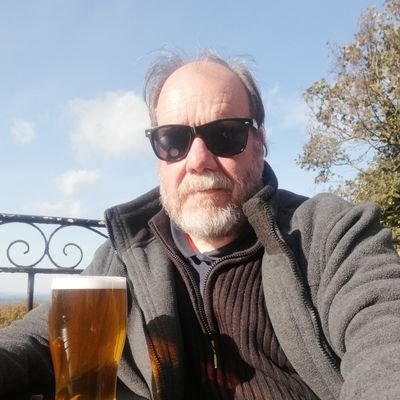 Ex RAF  🇬🇧  Loves cricket, WCCC  &  England - football, LFC  & Worcester City - rugby league and a bit of horse racing. Also drinks shit loads of real ale