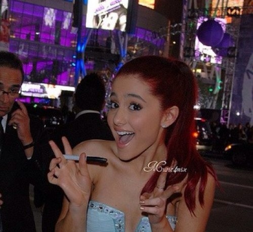 FauxxGrande's profile picture. idk.