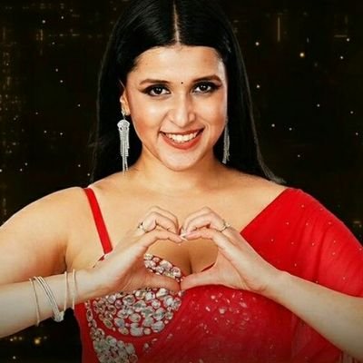 Welcome to the Mannara Chopra world 🔥💛