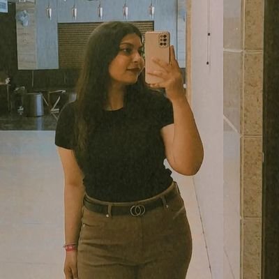Priyanshiii02's profile picture. This girl laughs at everything.🤷‍♀️