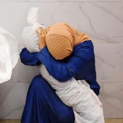 ارحمني يالله اذا بردت قدماي وارتخت يداي وعرق جبيني وسكن انيني وزاغ بصري اللهم ثبت قولي بـ لا إله إلا الله يوم ترفع الروح إليك.❤️