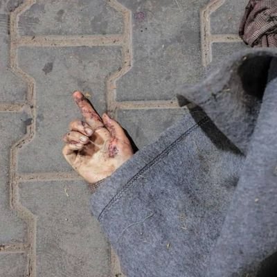 لا تَبْرَحِ الأرضَ وَاحْمِ القُدْسَ وَالْتَحِمِ
وَانْقُشْ دِمَاكَ عَلَى بَوَّابَةِ الحَرَمِ
إنما الأقصـى عقيدة💚!