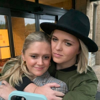 madeline_niziak's profile picture. dentist by day… I dunno. that’s it.