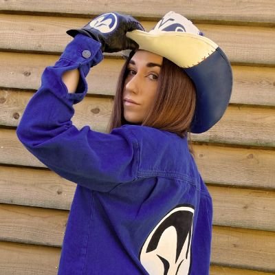 UK 🇬🇧 Level 24 Cosplayer, Artist and Streamer 
Current Cosplay Projects: Aylin//Garrus 🕑 
Next Con: MCM May 
 Click for my links below: