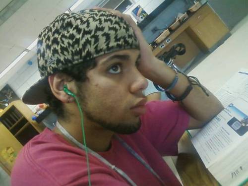 QuinStatic_2's profile picture. Hey So i made a new twitter but this is my Official twitter ! ill be posting my music on here along with my life :) Holla!!! hit that Follow button!!!