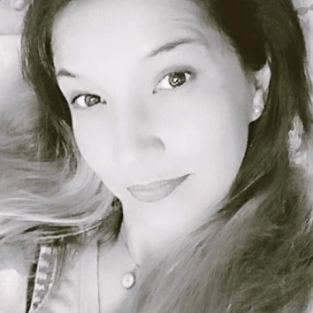 sou menina sonhadora, sou mãe, e acima de tudo sou uma mulher que vai a luta para vencer todas as batalhas... Sempre buscando a felicidade