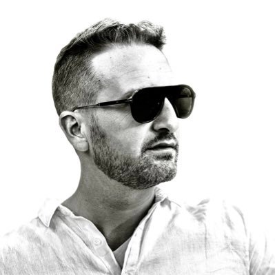 Catholique, vidéo-journaliste/réalisateur/animateur/documentariste/auteur de