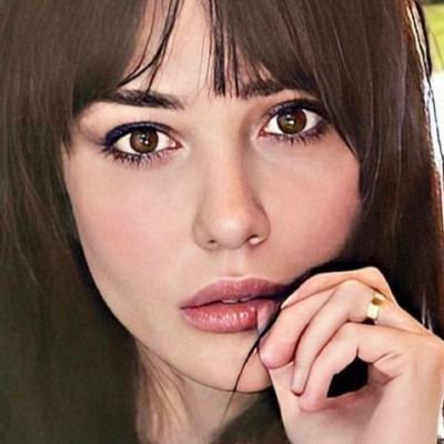 Özge Gürel 🧚🏻‍♀️🌺 fan ❤️
Manifesting