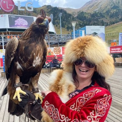 lab5's profile picture. Time traveler & rule-bender, nerding out for good using data, science and curious questions as an Applied Experiential Futurist, AI Adventurer & Web 3 Advisor