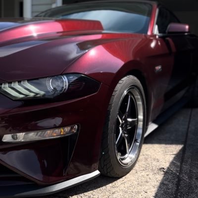 Uhh_Abstract's profile picture. 