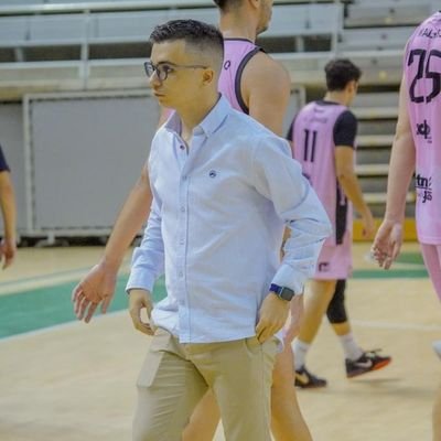 Entrenador de baloncesto ayudante Peñas Huesca en Leb Plata
Entrenador en la cantera de Peñas Huesca