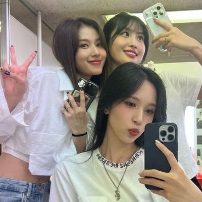 oocomega3's profile picture. 