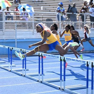 Miami Northwestern High t&f💛 CO'24 Sprint Hurdler:100mH PR 14.4 GPA : 3.0 , 2X All American , 3A District 16 100mH Champion+more