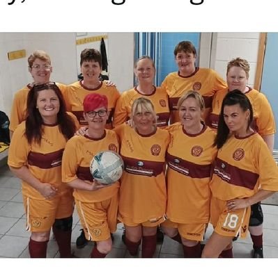 Mother of 3. Motherwell FC Fan ❤️🧡. Also play Recreational and walking football for @MotherwellFC Love making cakes.