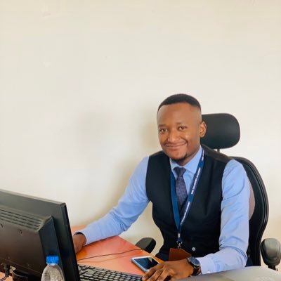 Manchester United ✊ 🇧🇼267 🇲🇼265 Computer Technician & Network Specialist /Graphic Designer | I sometimes have banger Tweets 🤭