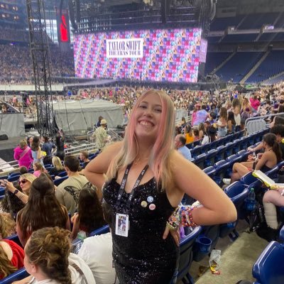 Speak Now tour - Rep tour - Eras Tour || she/her || 21 || Chicago || Midnight Rain enthusiast🌙🌧💛