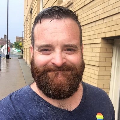 Movies. Music. Quilting. Dog dad. 🐻🏳️‍🌈 Owner of @teddybearcrafts where I will sell quilts and other things I make by hand.