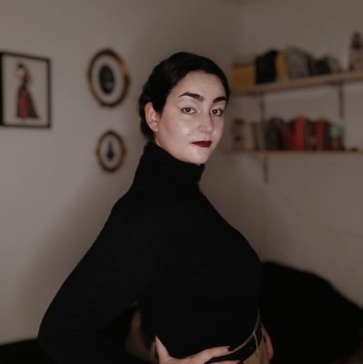 | PreDoc Fellow at @UMU | Researching Women Writers of Post-War US | Intentando terminar un poemario y la tesis ❤️🩹 | Historia de la moda en @laguiavintage