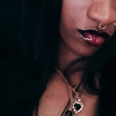 iiheartfemales's profile picture. 