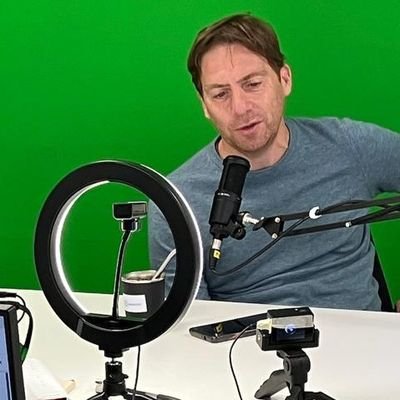 Periodista de Ciencia y Tecnología. Editor del portal @periferiacts. Comunicación y divulgación científica.