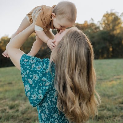 MrsBarrows_K's profile picture. Making learning fun! ✏️🎨🖌️✂️🖍️