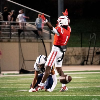 5”9 175| Var FS/RB | ‘24 | 3.3 GPA | 10.84 100, 4.58 40 | @juice7v7🥤| Vista Ridge High School | 737-444-5051 | https://t.co/qElRBmpasS |