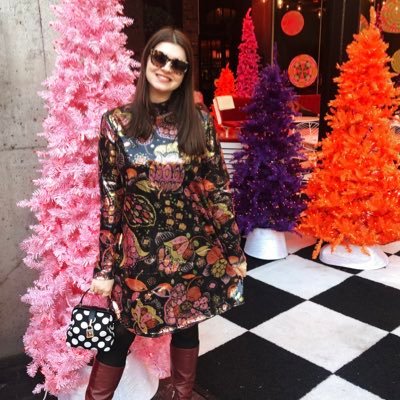 traciemariep's profile picture. A fashionable introvert who loves reading and getting dressed in the morning.