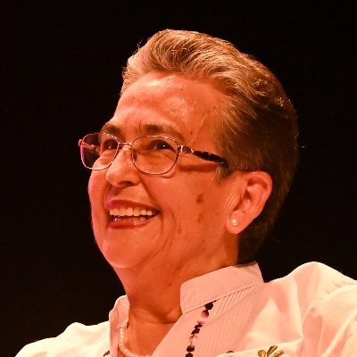 Profesora normalista, luchadora contra la injusticia, Senadora de Veracruz (18-24), siempre a la izquierda.