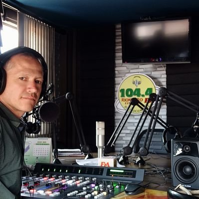 Locutor en Rionegro Estéreo 104.4 fm