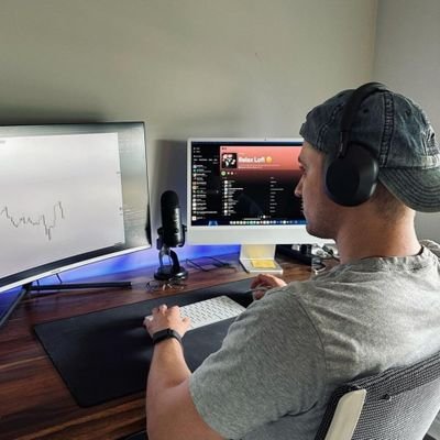 Investor 🧑💻 Mentor 🤵 Crypto 🗣️
📚 | 6 Figure Entrepreneur
✈️ | Living The Laptop Lifestyle
📉 | Pending Trillionaire ⏰ Helping people change their lives 🙏