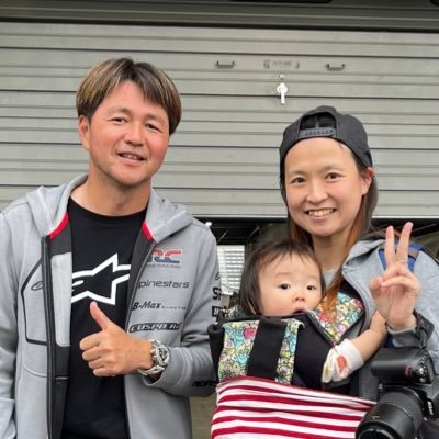 日産溺愛女ｗｗ サーキットが憩いのパワースポットだと感じている本山哲さんが神な私。最近は高星くん推してます！車のナンバーはもちろん23。 好きな数字も23。 日産大好き♪(´-`).｡oO(愛車はT32！パパはS15乗りで2台ともにオレンジ‼︎3児のママ！お気軽にフォロー歓迎♡ちなみに…当人周りが認める程の晴れ女です。